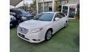 Toyota Avalon 2011 model, leather hatch, cruise control, sensor wheels, in excellent condition