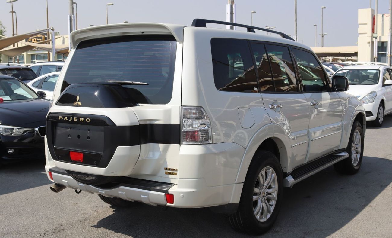 Mitsubishi Pajero GLS Highline Top 3.8L Mitsubishi Pajero 2018 GCC, accident-free, 3.8L (6) cylinder engine, 7 seats -
