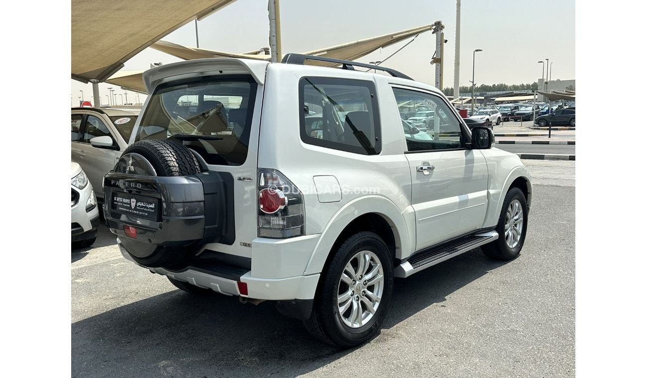 Mitsubishi Pajero GLS Highline Top ACCIDENTS FREE - GCC - ORIGINAL PAINT ENGINE 3800 CC - FULL OPTION