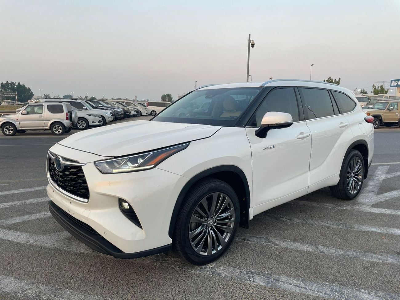 Toyota Highlander VXR 2020 Toyota Highlander Platinum VX.R Gcc Specs - Hybrid 2.5L V4 - Al Futtaim Serviced - HUD 360*