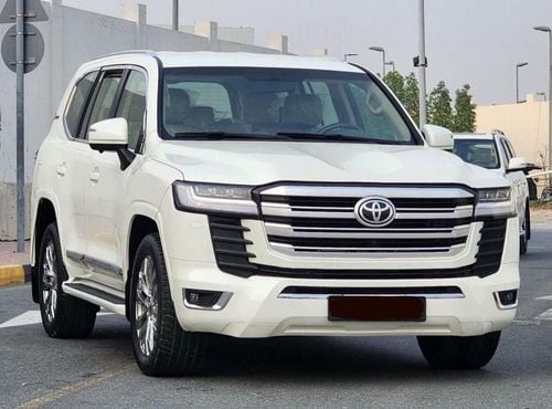 تويوتا لاند كروزر 2015 GXR Upgrade to 2024 Full Option Very Clean and Perfect condition