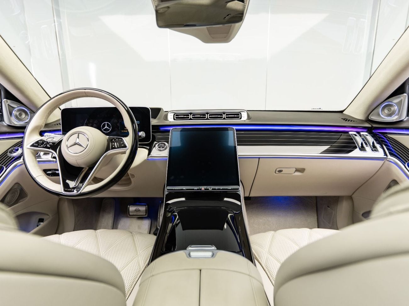 Mercedes Maybach S680 Maybach BUY NOW, PAY 2027 | THE BLACKLINE STANDARD | 2027 Mercedes Warranty + Service Contract, Low KMs, GCC