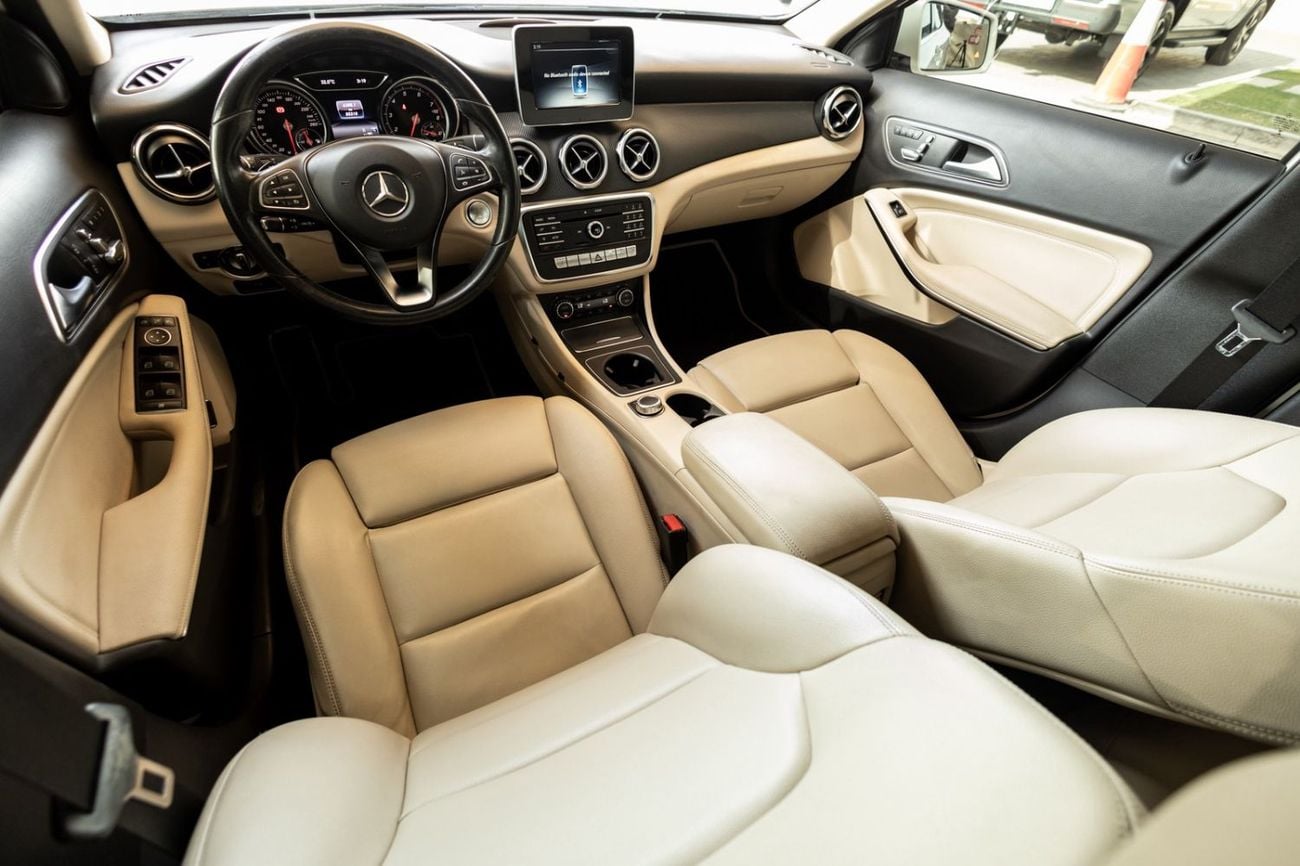 Mercedes-Benz GLA 220 Mercedes-Benz GLA 220 2018 Korean specs for 1,014.00 AED monthly