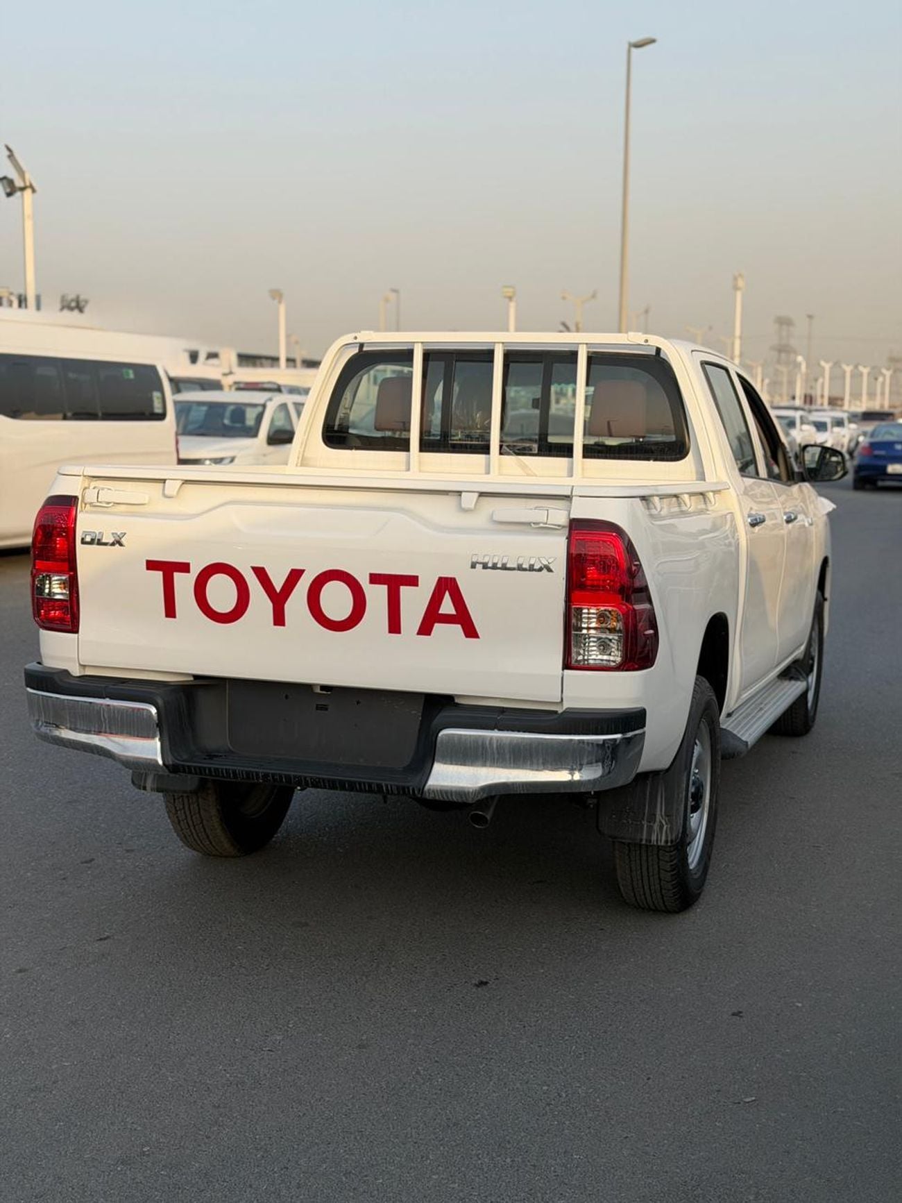 Toyota Hilux DLX DC 2.7L 4WD PETROL AUTOMATIC TRANSMISSION ( ONLY FOR RE-EXPORT )