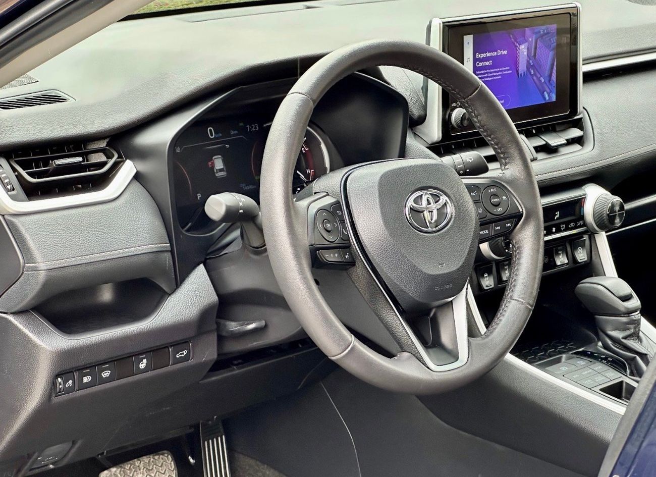 تويوتا راف ٤ XLE AWD Full Option