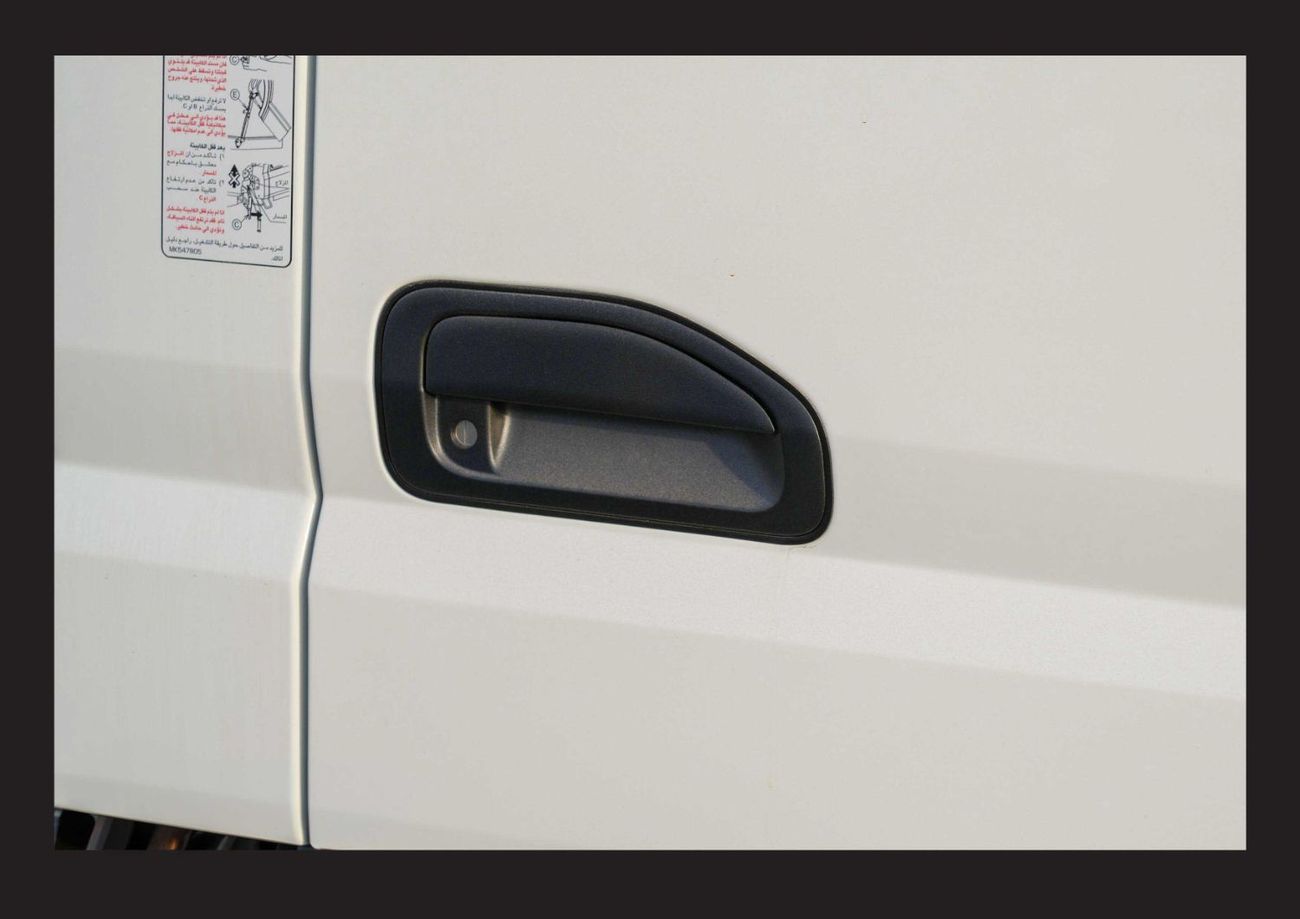 Mitsubishi Fuso Canter 4.2L CHASSIS M/T DIESEL