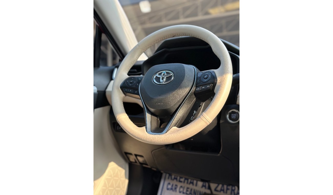 Toyota RAV4 Toyota RAV4 Full Option source from America can be installed on the bank road with a monthly install