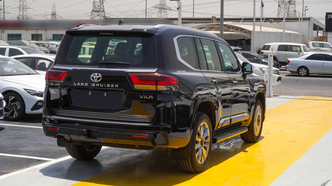 Toyota Land Cruiser VXR  Twin Turbo 3.5 L V6