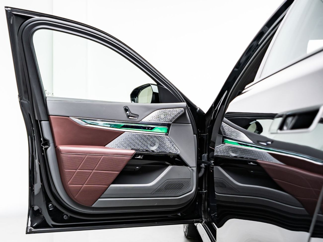 BMW 740Li 2024 BMW 760Li, March 2029 BMW Warranty + Service Contract, Low KMs, GCC