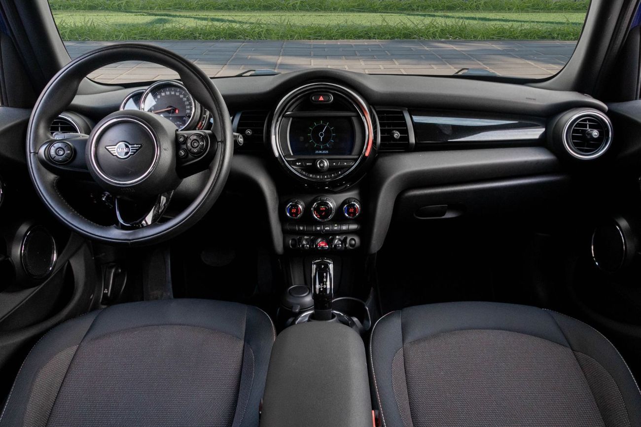 Mini Cooper 1,371 P.M  | 0% Downpayment | Mini Cooper 4 Door | Low Kms!