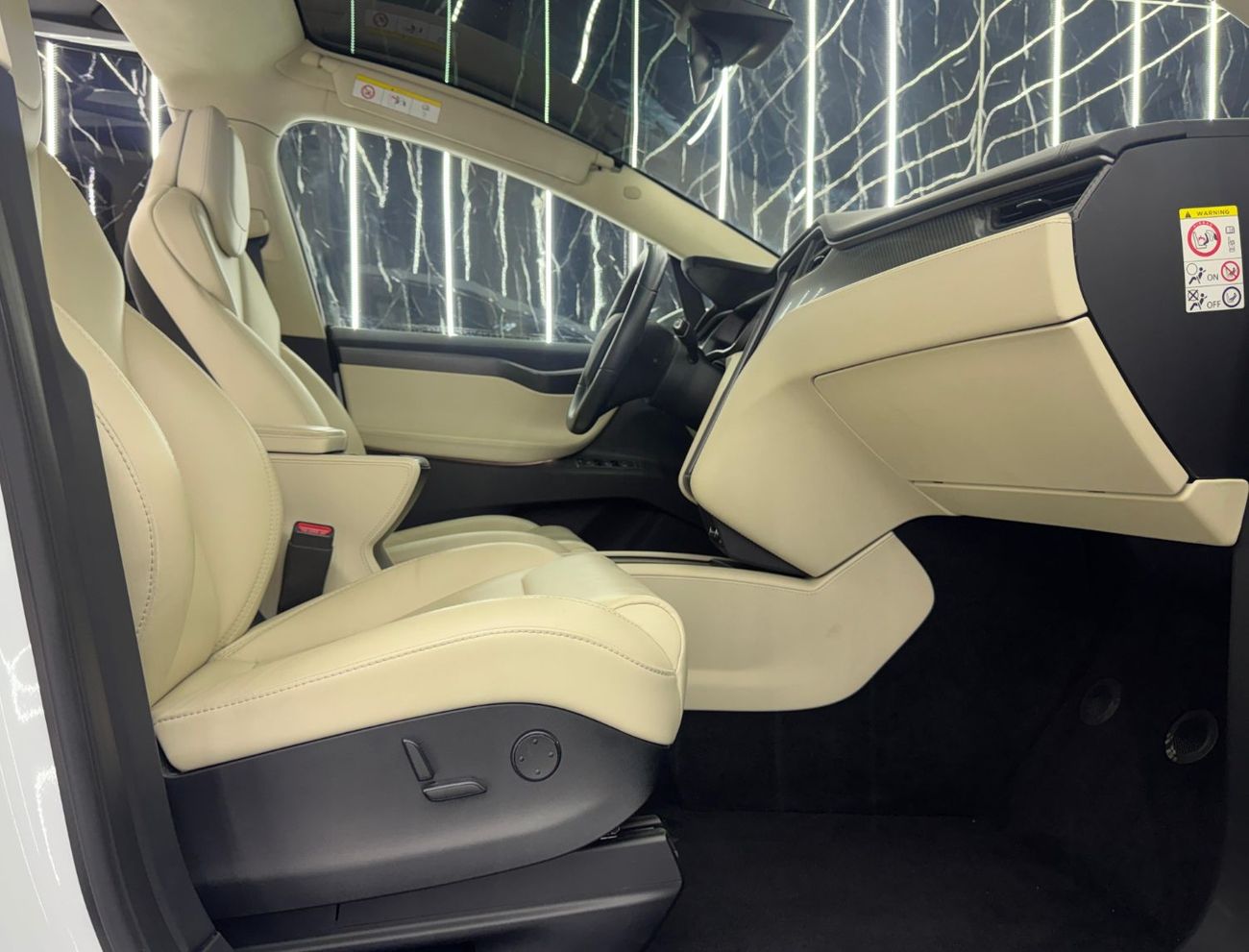 تسلا موديل اكس 75D 2018 Tesla Model X, Full Service History, Carbon Fiber Package, Excellent Condition, GCC