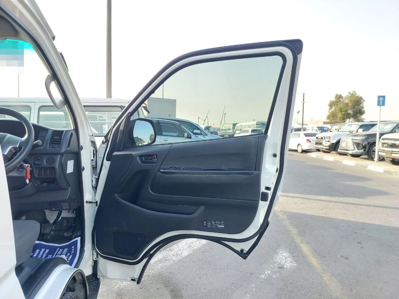 تويوتا هاياس TOYOTA HIACE COMMUTER VAN RHD 2015 MODEL 3.0 L DIESEL AUTOMATIC(PM22809)