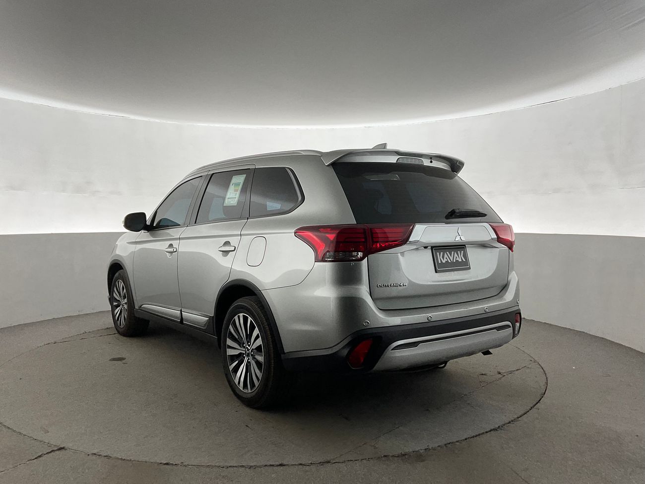 ميتسوبيشي آوتلاندر GLX Midline | National Day Celebration | شامل الضمان | 0 ﺪﻔﻋﺓ ﺃﻮﻟﻯ