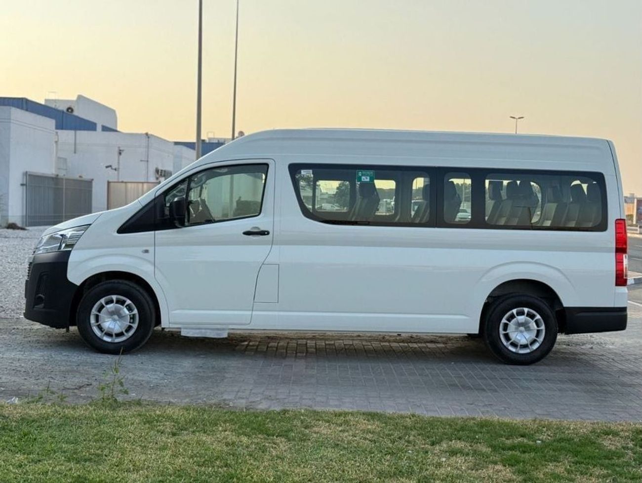 Toyota Hiace 2026 Model Toyota Hiace DX 13-Seater 3.5L V6 Petrol A/T (3-Point Seatbelts) For Local