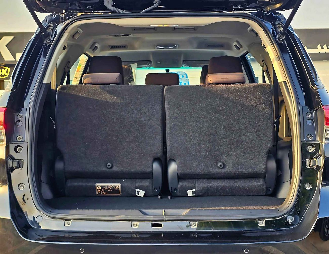 تويوتا فورتونر 4.0L V6 PETROL / AUTO AC / DIFF LOCK / DVD CAMERA (CODE # F6S)