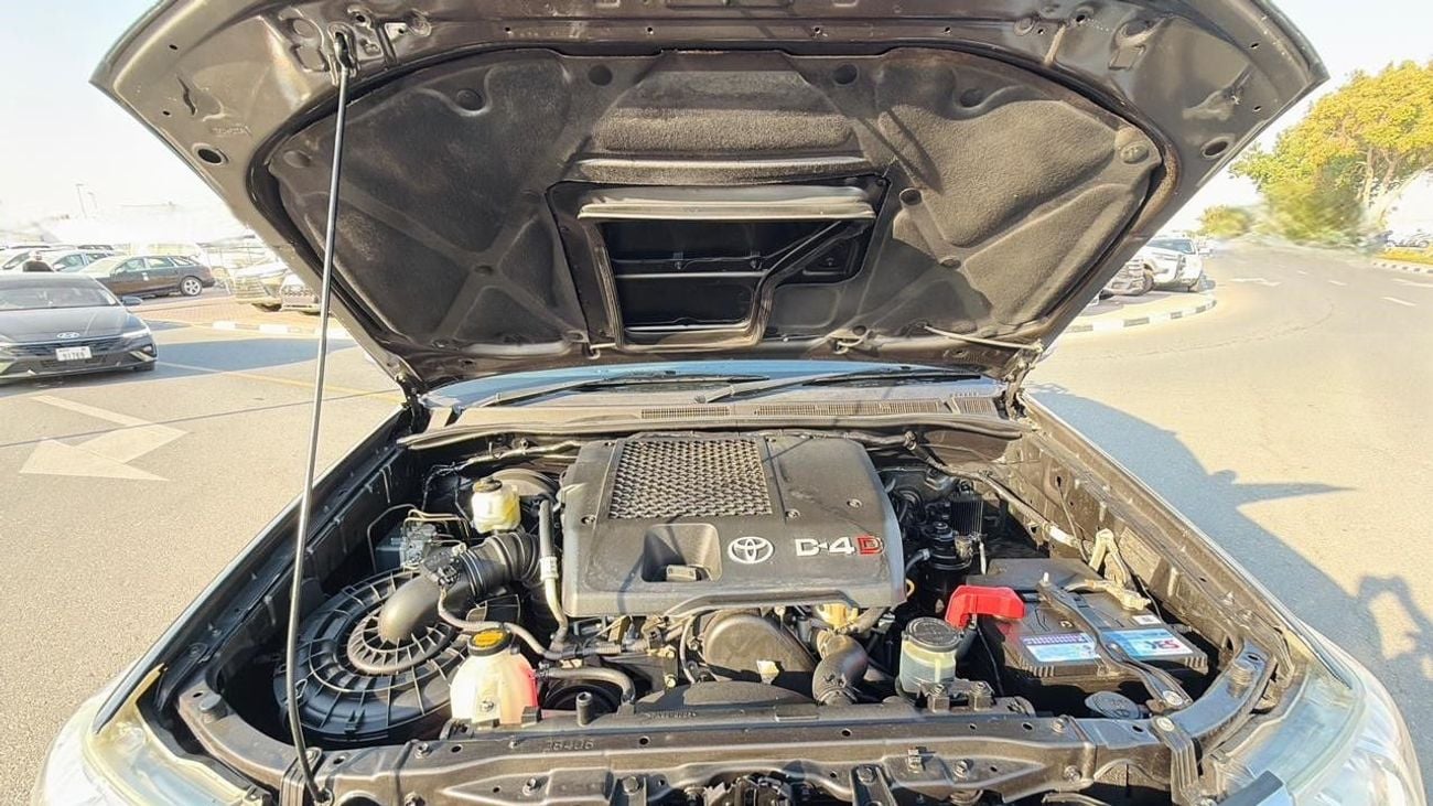 تويوتا هيلوكس PREMIUM BULL BAR WITH LED LIGHTS | SPORTS BAR WITH BASKET | ROOF TOP MOUNTED LED LIGHTS | AUTOMATIC 