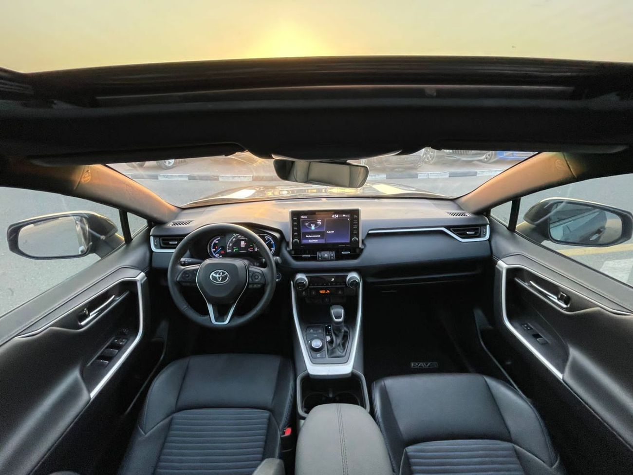 Toyota RAV4 XLE HYBRID  4X4