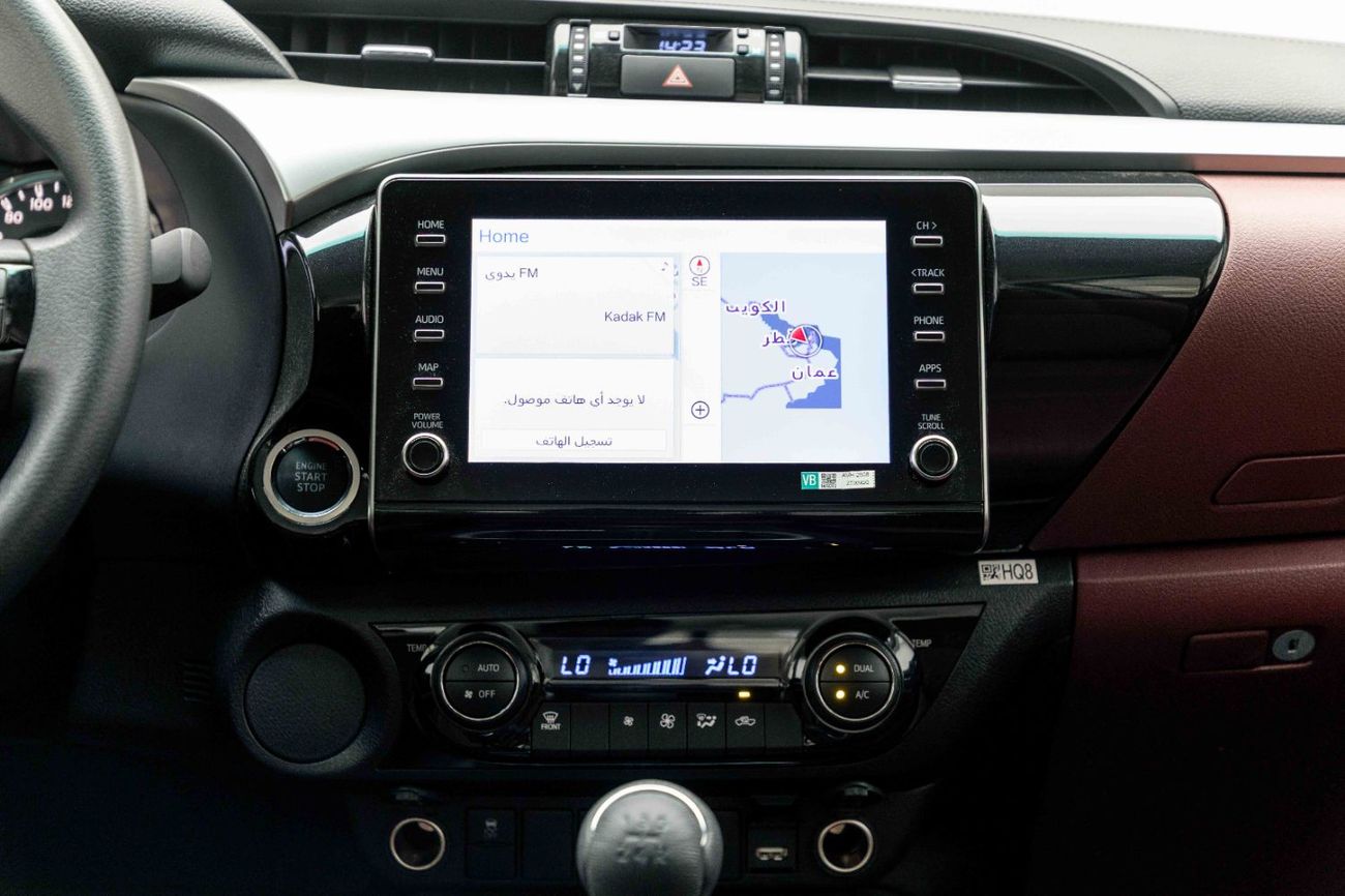 تويوتا هيلوكس 2.7L -Manual - Platinum White Pearl Inside Maroon | Export Only