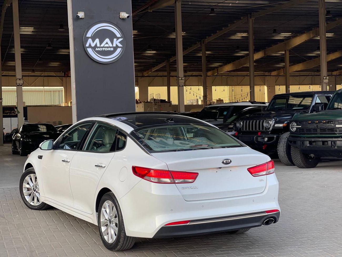 Kia Optima LX 2.4L 2.4L V4  /PANORAMIC SUNROOF / BIG SCREEN / BLIND SPOTS / APPLE- ANDROID AUTO / IN PERFECT CO