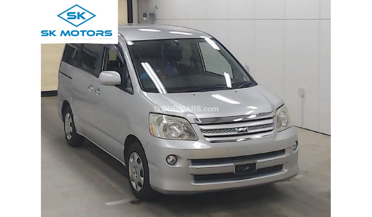Toyota Noah Van Used RHD 2005/X LTD/AZR60G LOT # 562