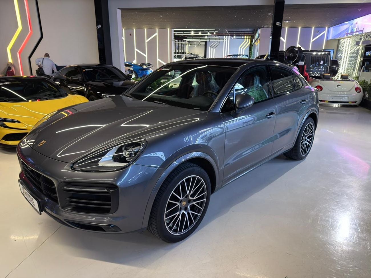 Porsche Cayenne STD Base Coupe 2023 Porsche Cayenne Coupe - GCC Specs - Full service history available