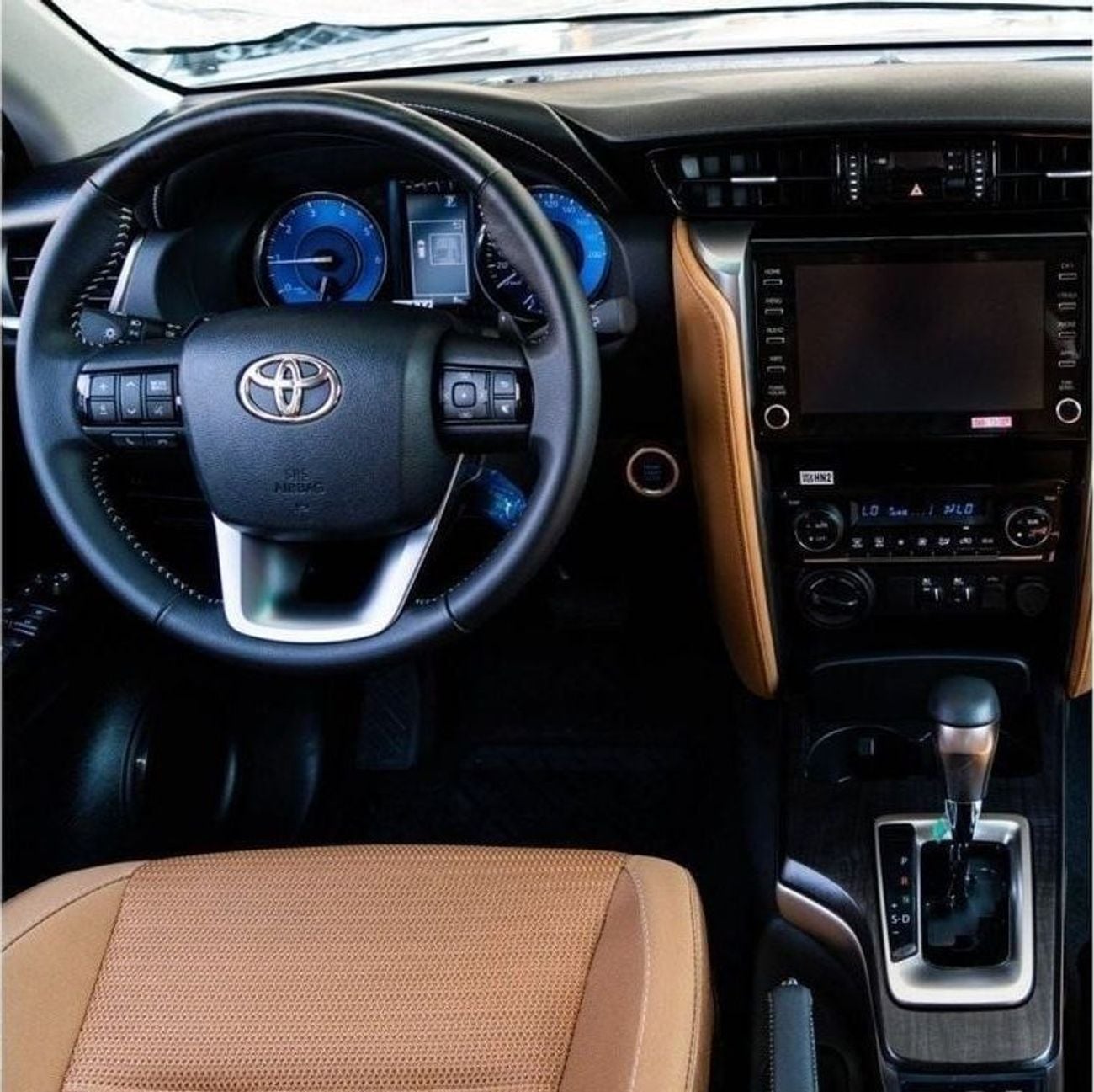 Toyota Fortuner SR5 Full Option | 2.4 | v4 | Diesel | Export **