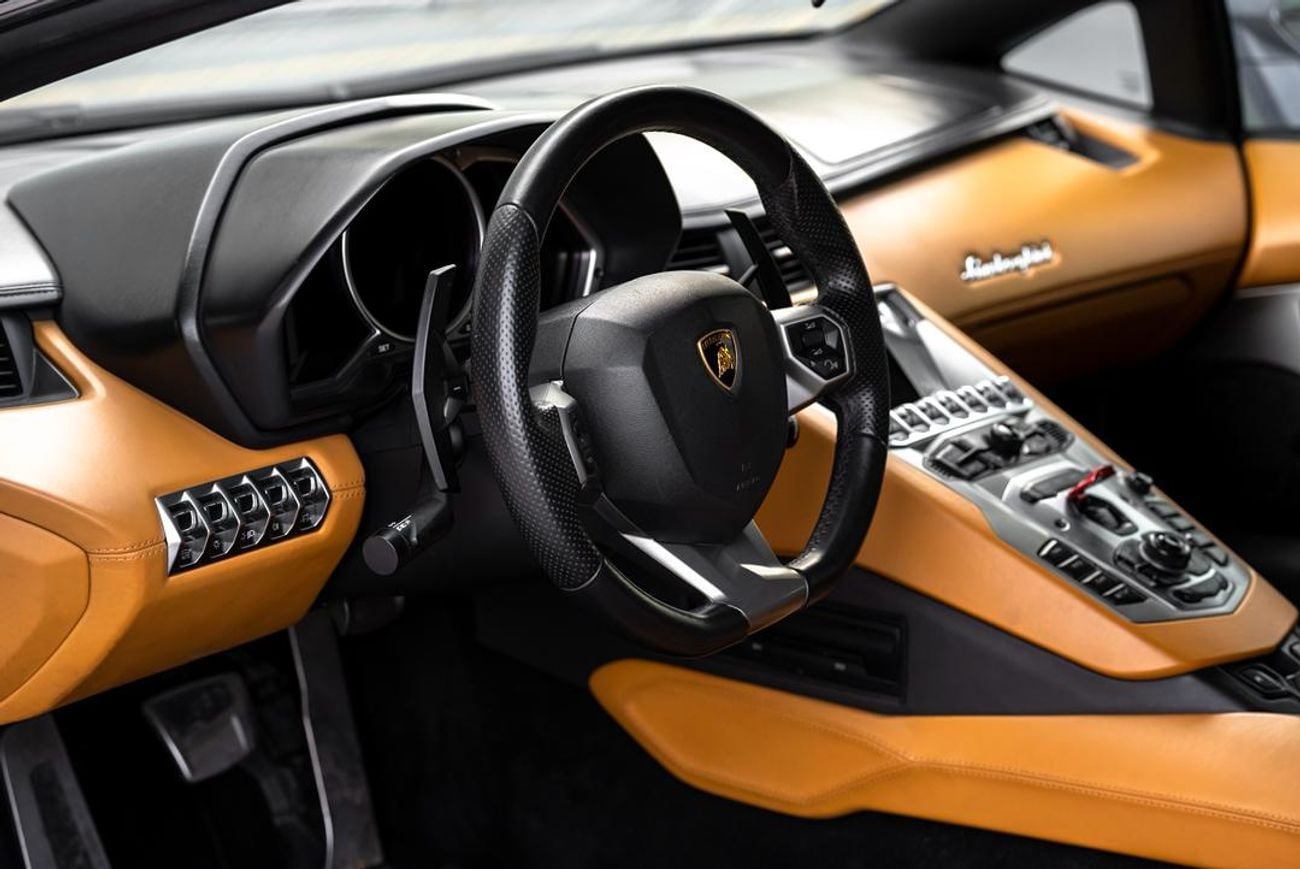 Lamborghini Aventador 6.5L V12 GCC Full service history