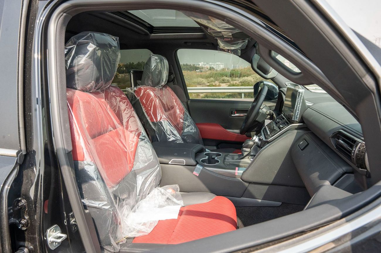 تويوتا لاند كروزر 2026 Toyota LC300 VXR 3.5L Hybrid AT (Black -red)