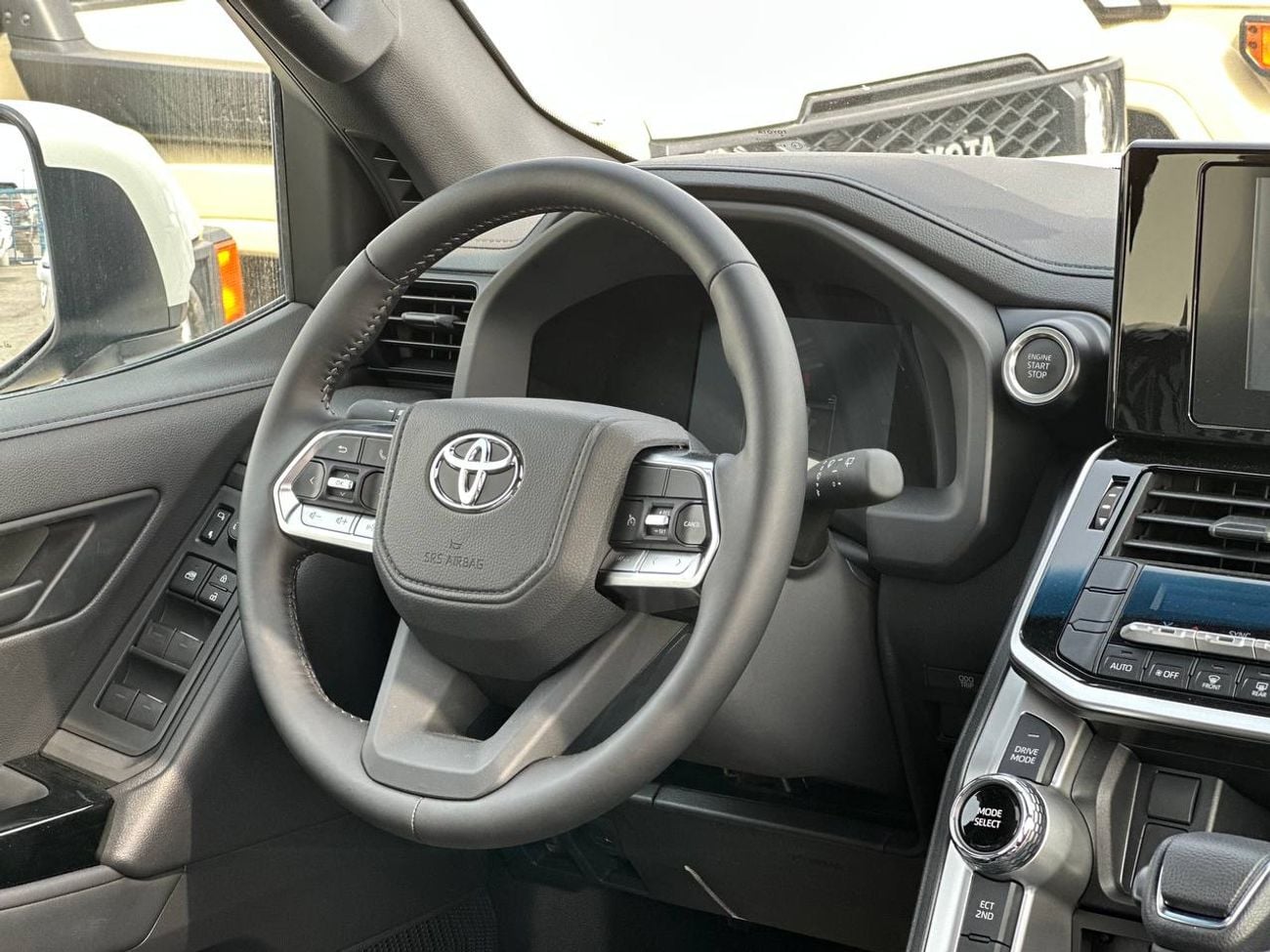 تويوتا لاند كروزر GXR 3.5L PTR A/T // 2026 // STD with Sunroof , Cool Box , Cruise Control // Special Offer // By Form