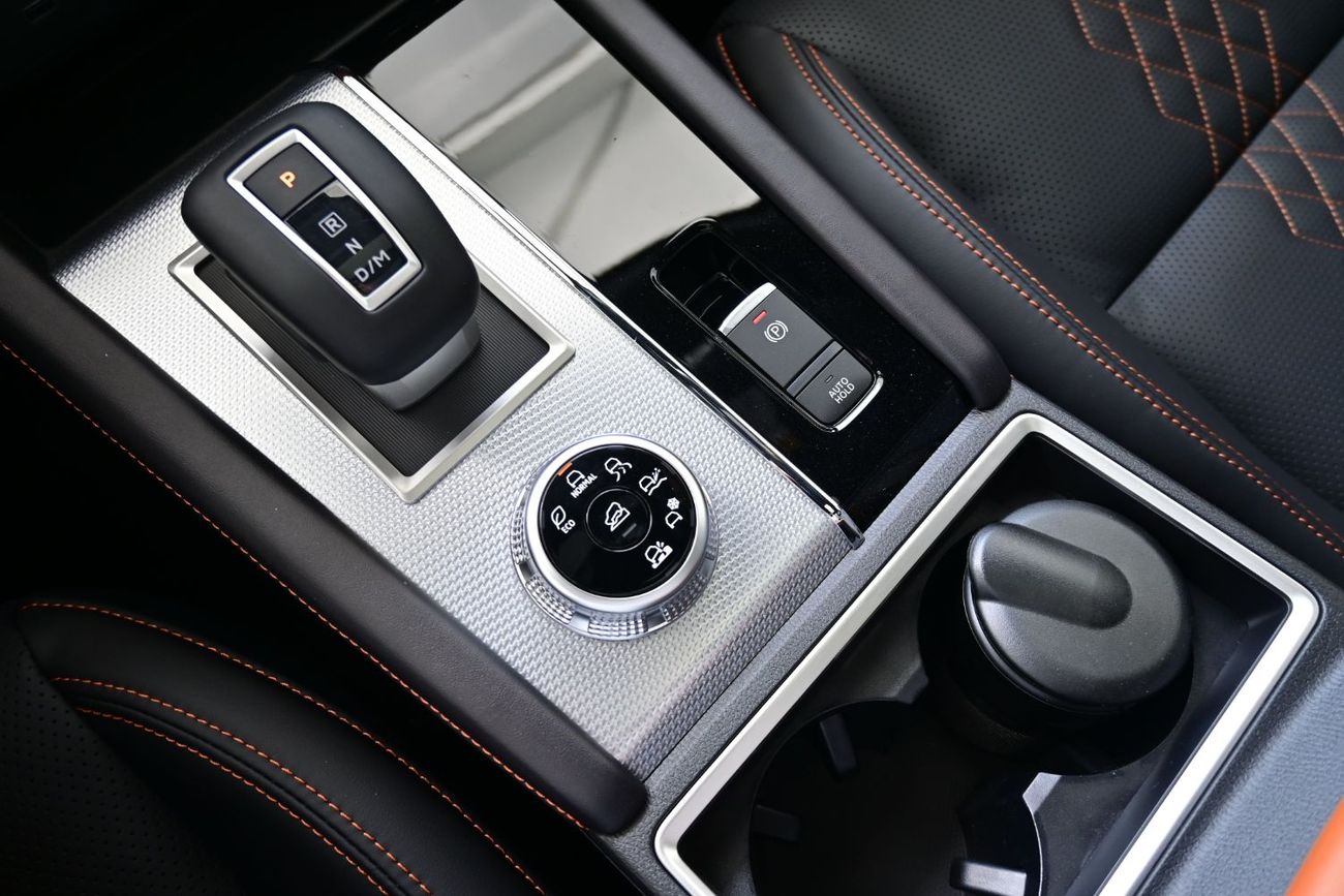 ميتسوبيشي آوتلاندر Mitsubishi Outlander P-Line 2.5L Petrol 4WD, Model 2025, Color Black