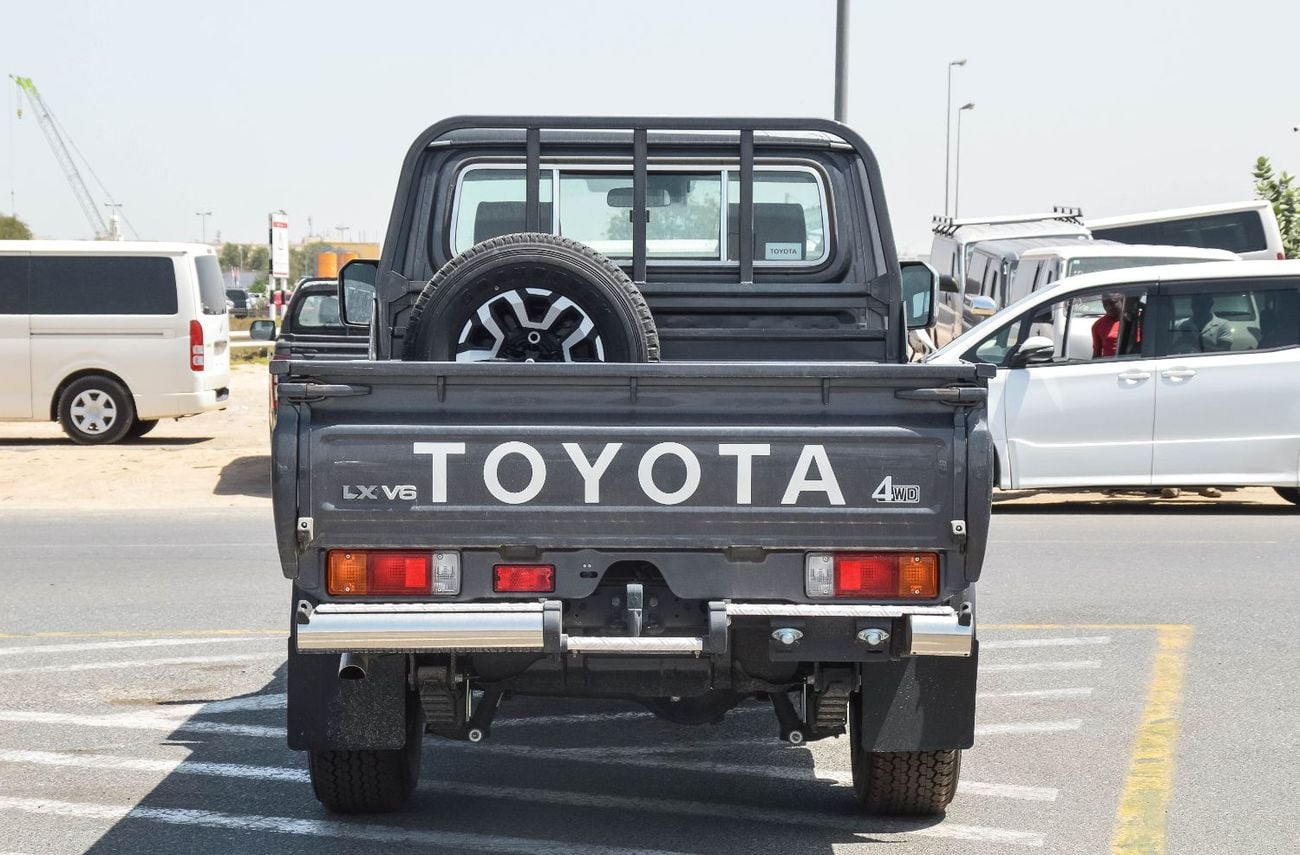 تويوتا لاند كروزر بيك آب TOYOTA LAND CURISER 79 4.0L 4WD PETROL SC PICKUP 2025