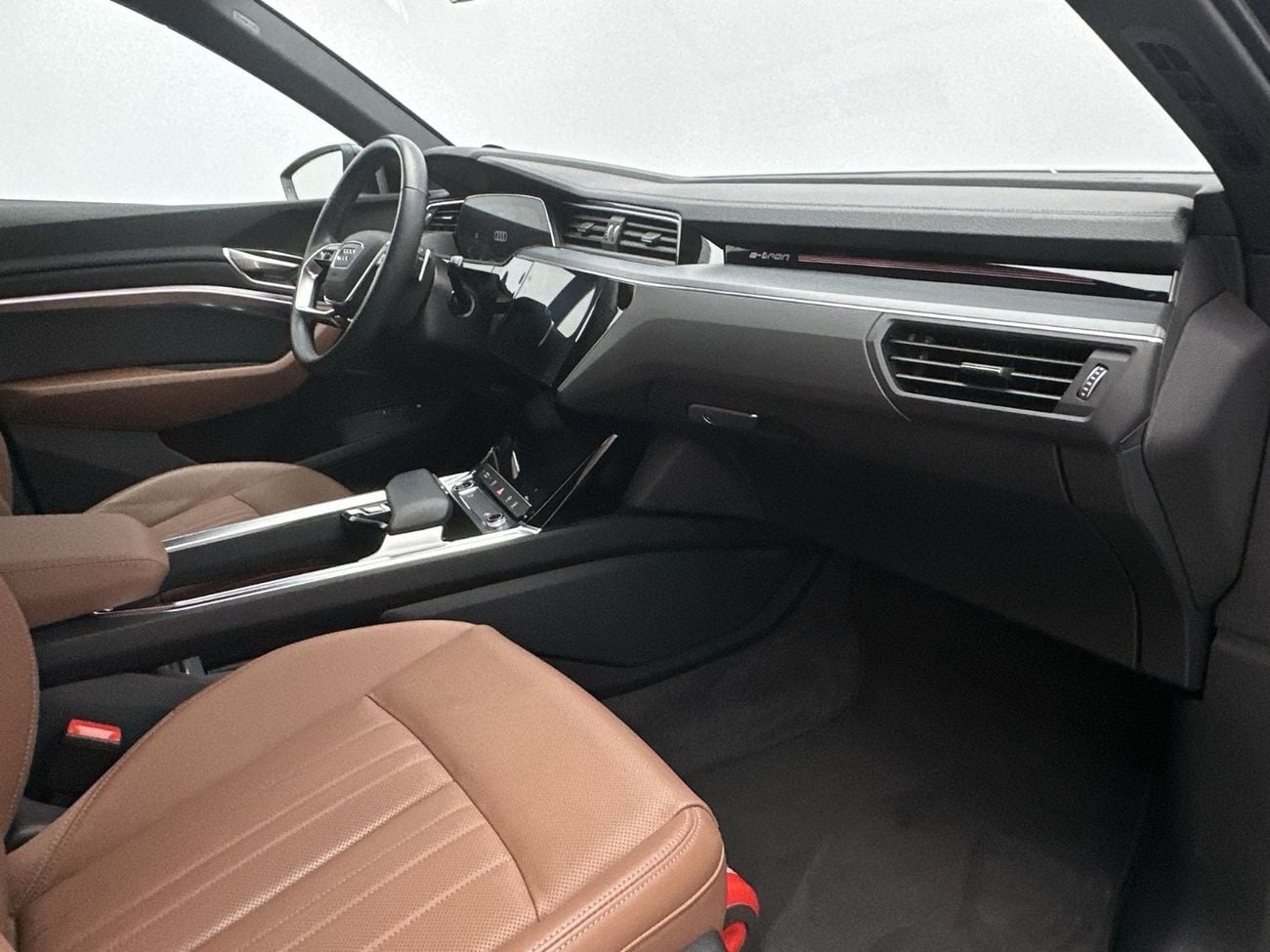Audi Q8 etron 55 quattro Advanced Q8 Advanced 55 e-tron quat 408hp (Ref# 028490)