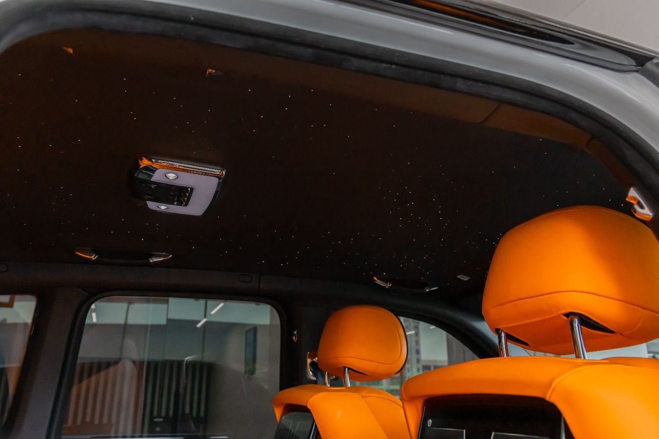رولز رويس كولينان Rolls-Royce Cullinan | Black Badge Kit | Carbon Fiber Interior | Bespoke Premium Sound System | 2020