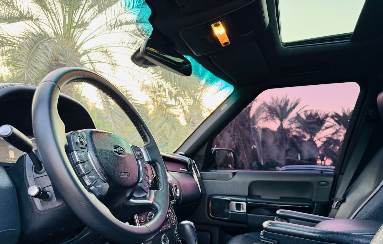 Land Rover Range Rover GCC .. HSE .. V8 .. Perfect Condition .. Top Range .. 2 keys