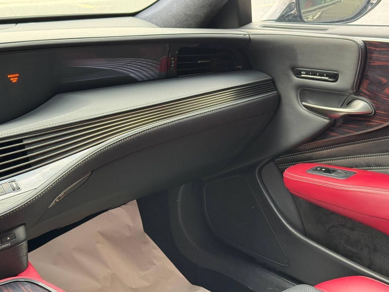 لكزس LS 500 محرك V6 سعة 3.5 لتر / أعلى المواصفات لكبار الشخصيات / كاميرات 360 درجة / تدليك لجميع المقاعد / بحالة