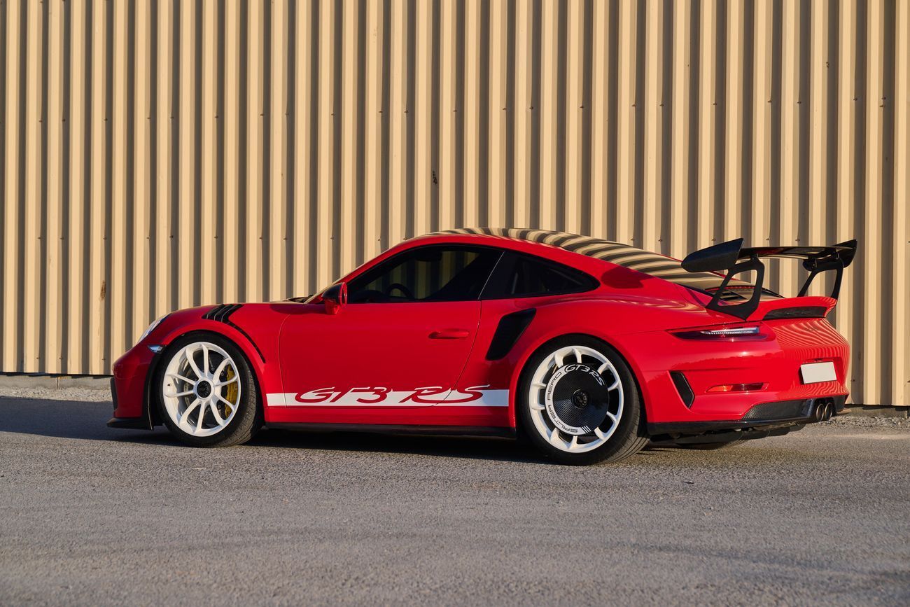 بورش 911 بورشه GT3 RS - Weissach  بورشه 911 GT3 RS مميزة جدًا مع الحزمة النادرة والمطلوبة "Weissach". في الجي