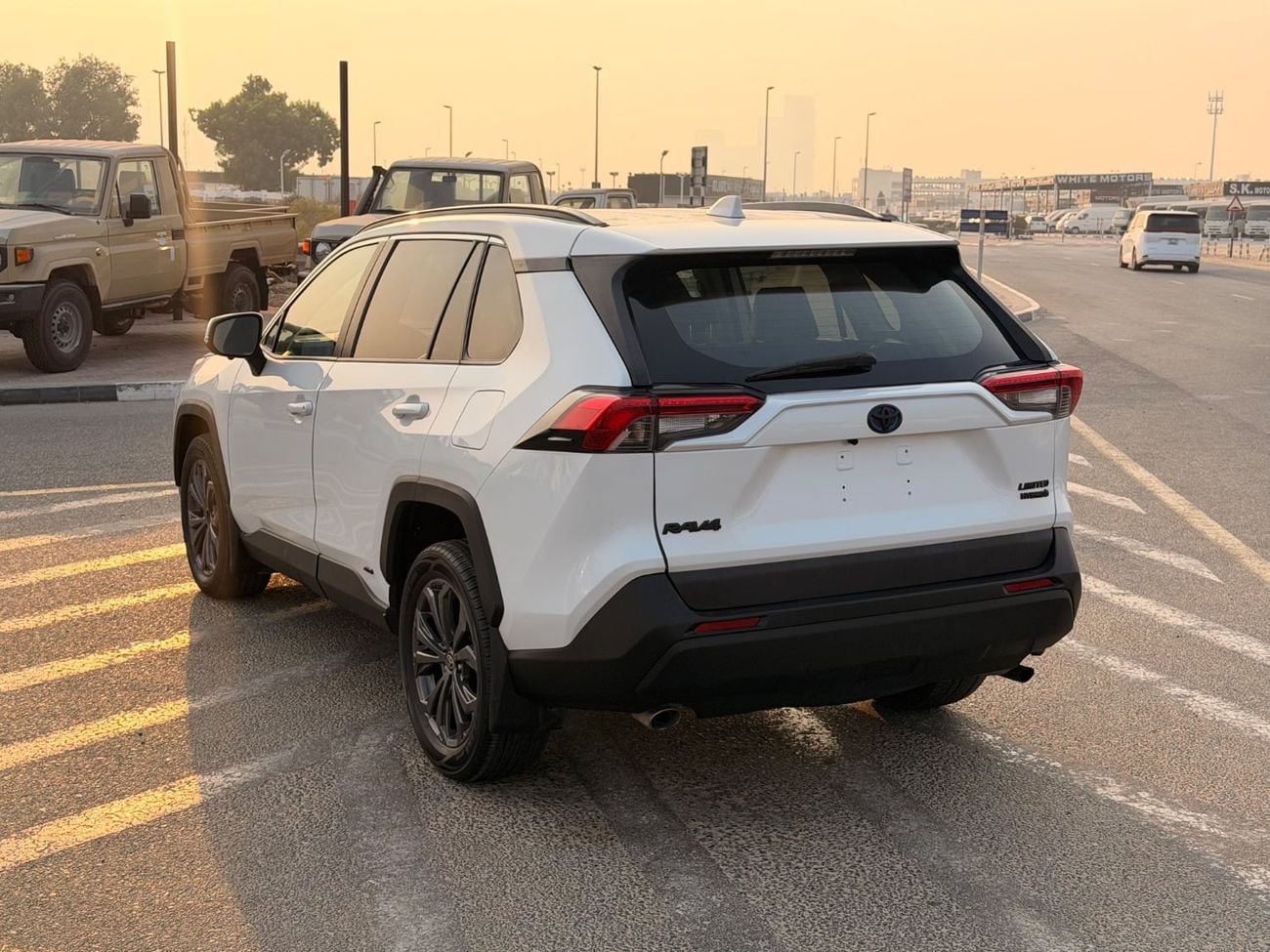 تويوتا راف ٤ LTD HEV تويوتا RAV4 ليميتد هايبرد 2023، دفع رباعي، كاميرا 360 درجة، كاملة المواصفات، مستوردة من الولايات الم