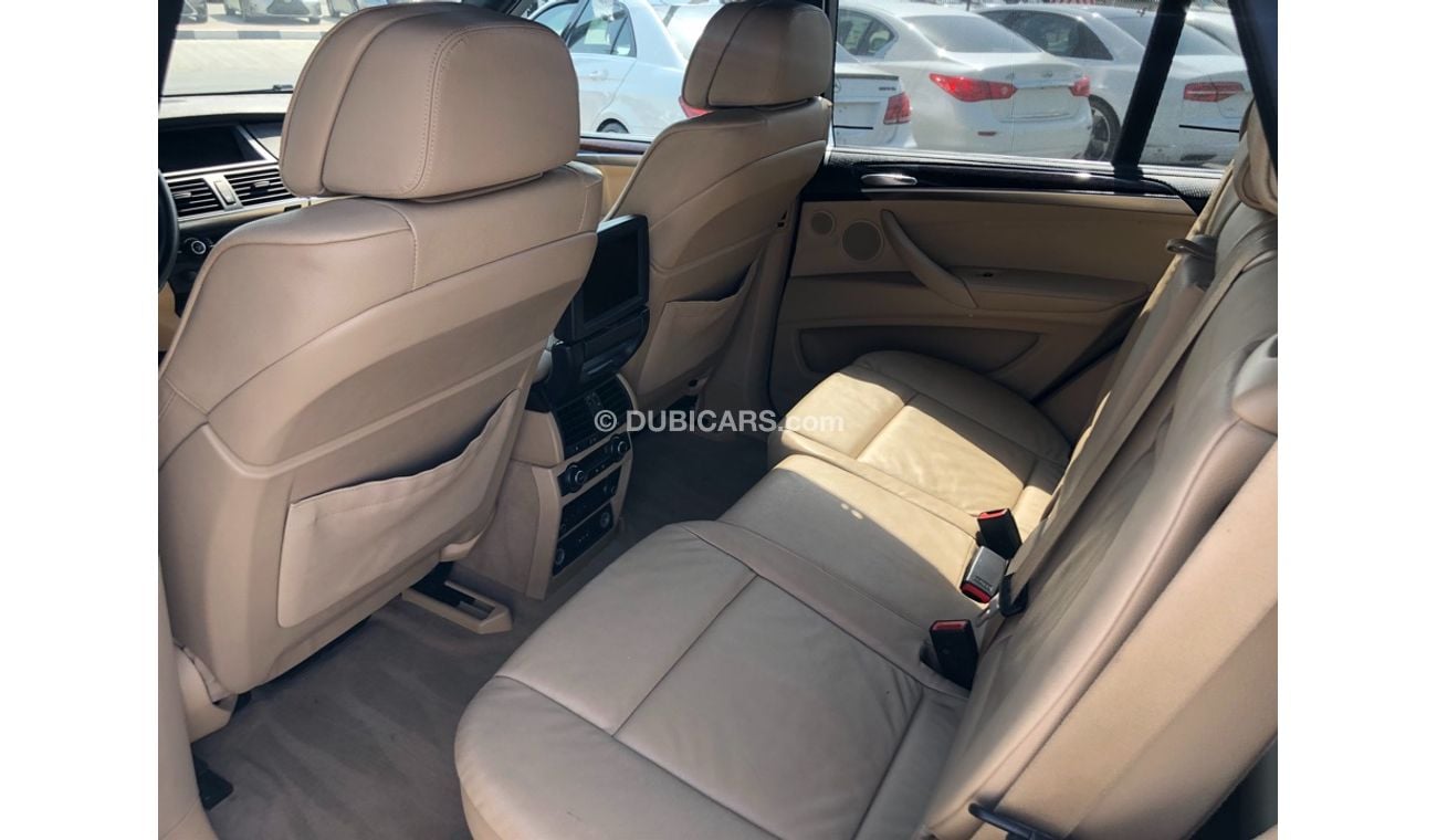 بي أم دبليو X5 موديل 2011 خليجي فل مواصفات بانوراما ومثبت سرعه وتحكم كهربي كامل ونظام صوت ممتاز و5 كاميرات