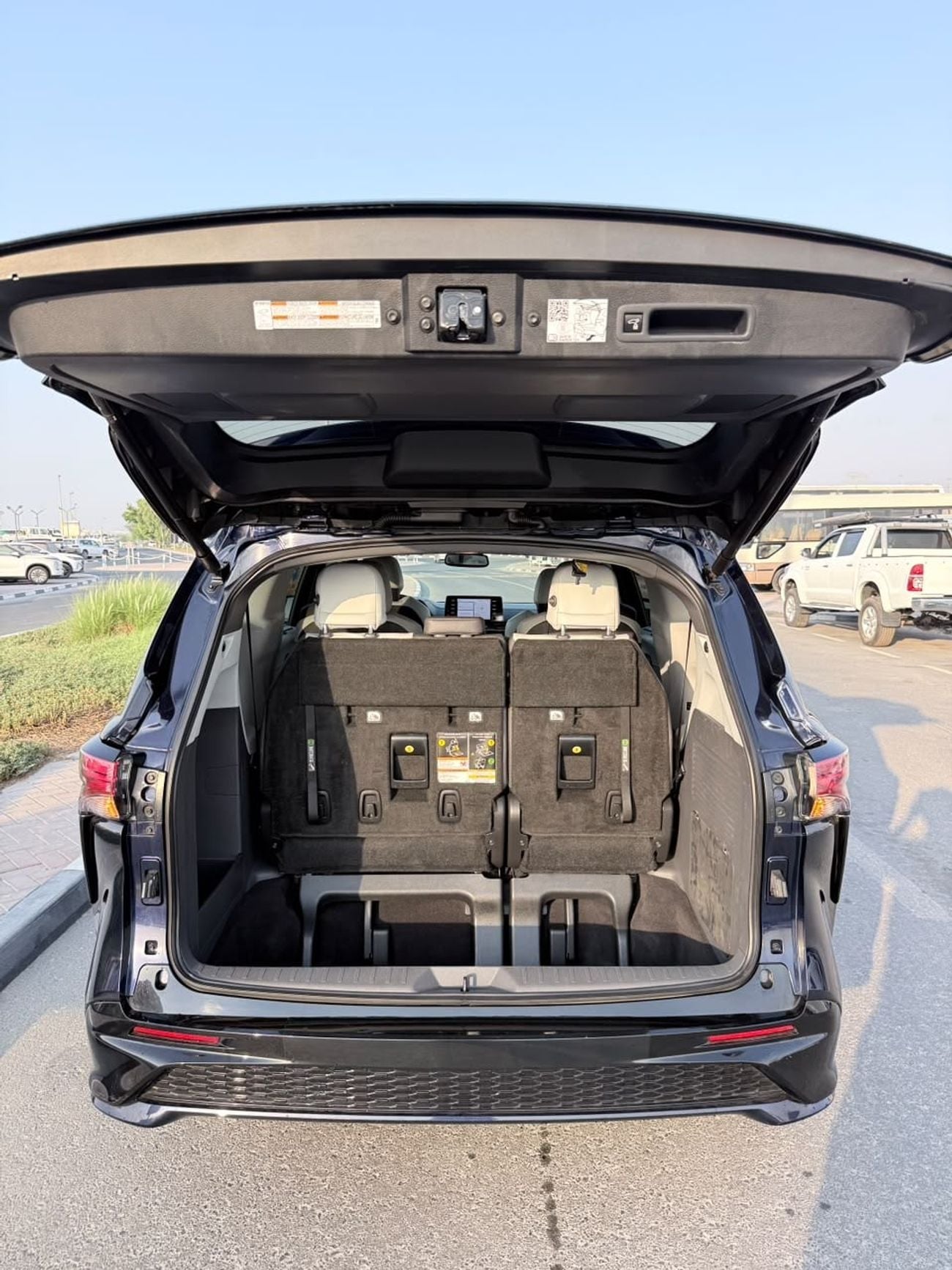 Toyota Sienna XLE hybrid 2.5 L premium