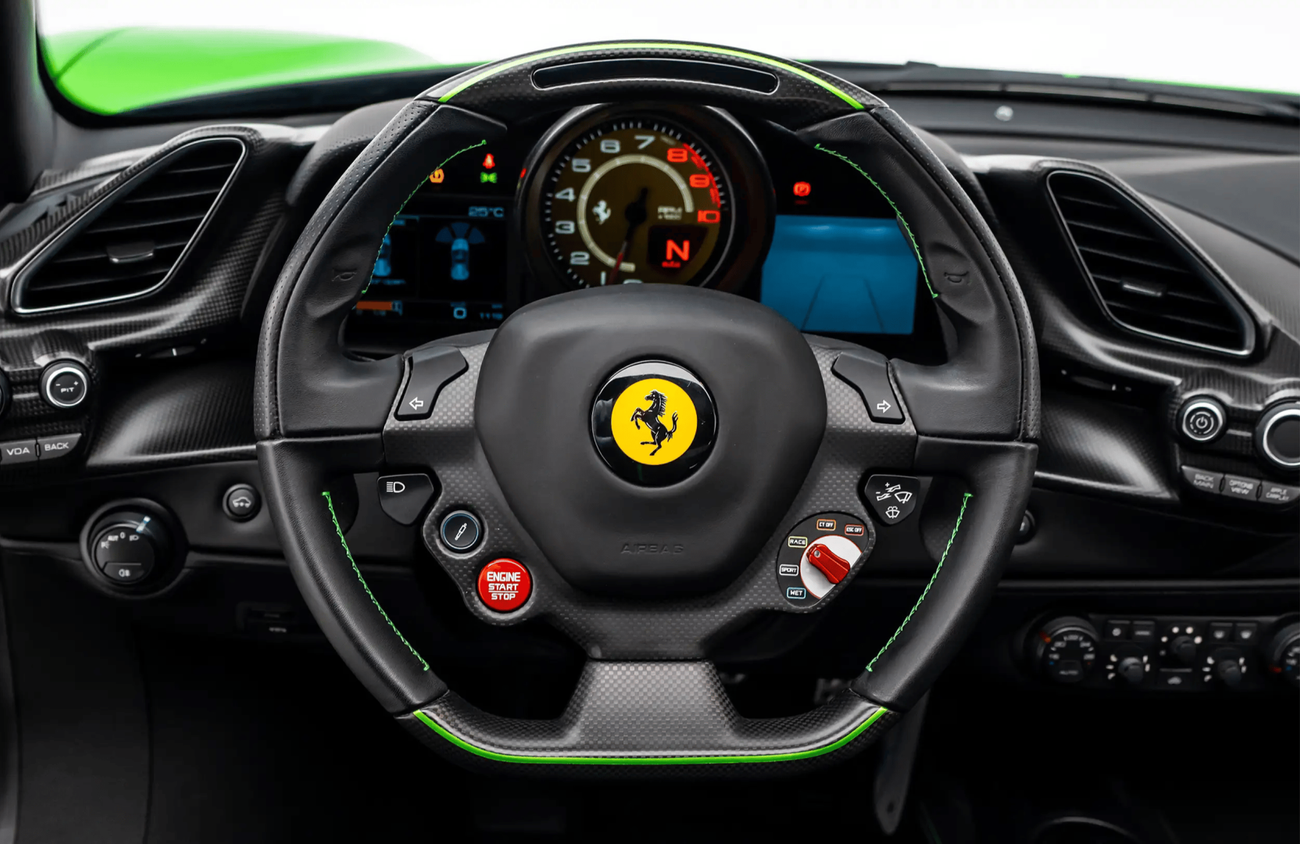 فيراري 488 بيستا سبايدر 3.9L V8 Twin-Turbocharged Engine