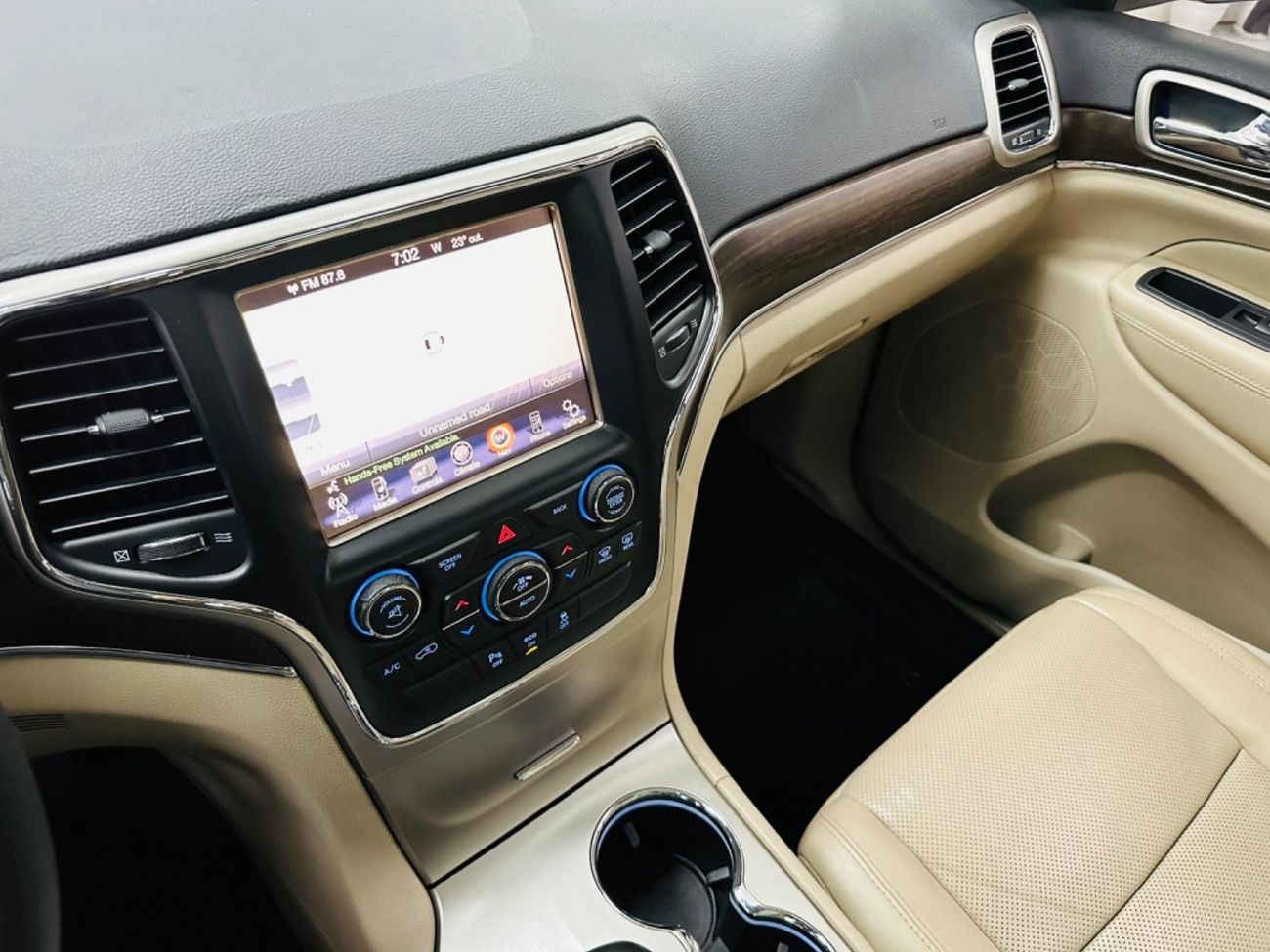 Jeep Grand Cherokee Limited GCC .. Original  Paint .. Perfect Condition .. Full Options .. V6