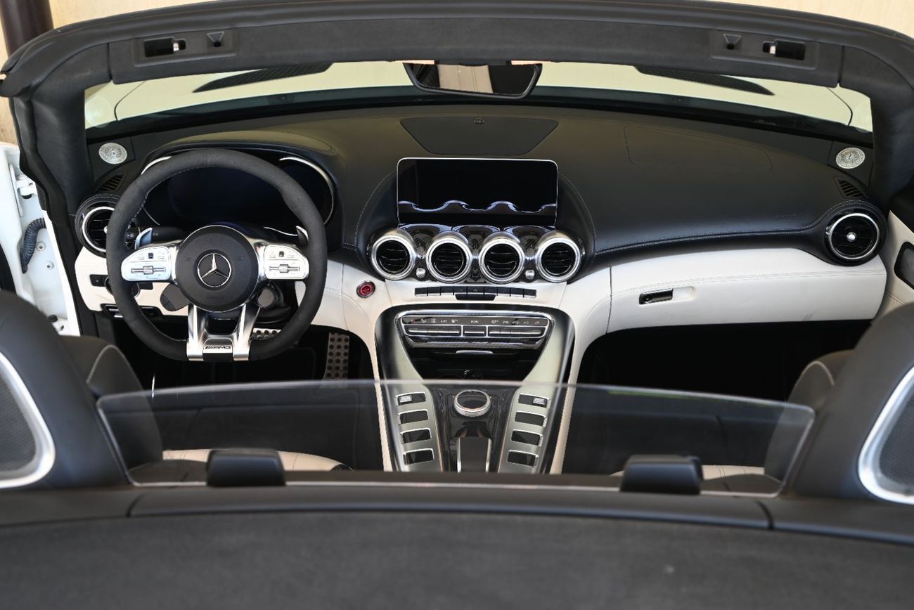 Mercedes-Benz AMG GT EMI 5999 AED - MERCEDES AMG GT 2020 - CONVERTIBLE ROOF  - V8 - LOW MILLAGE - WELL MAINTAINED