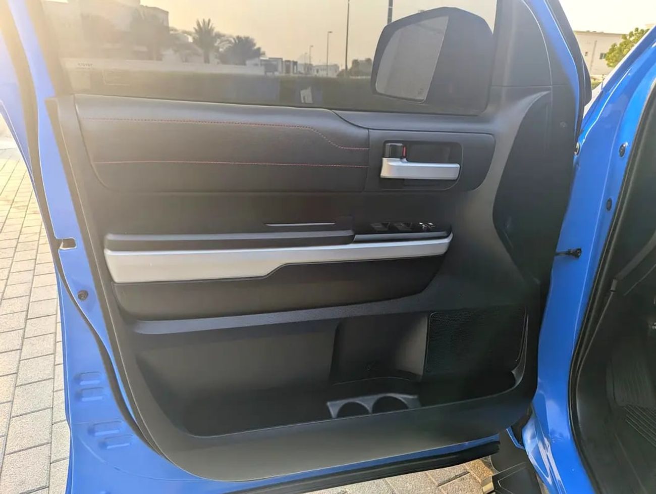 Toyota Tundra TRD PRO Crewmax AMERICAN SPECIFICATION INTERIOR AND EXTERIOR EXCELLENT CONDITION