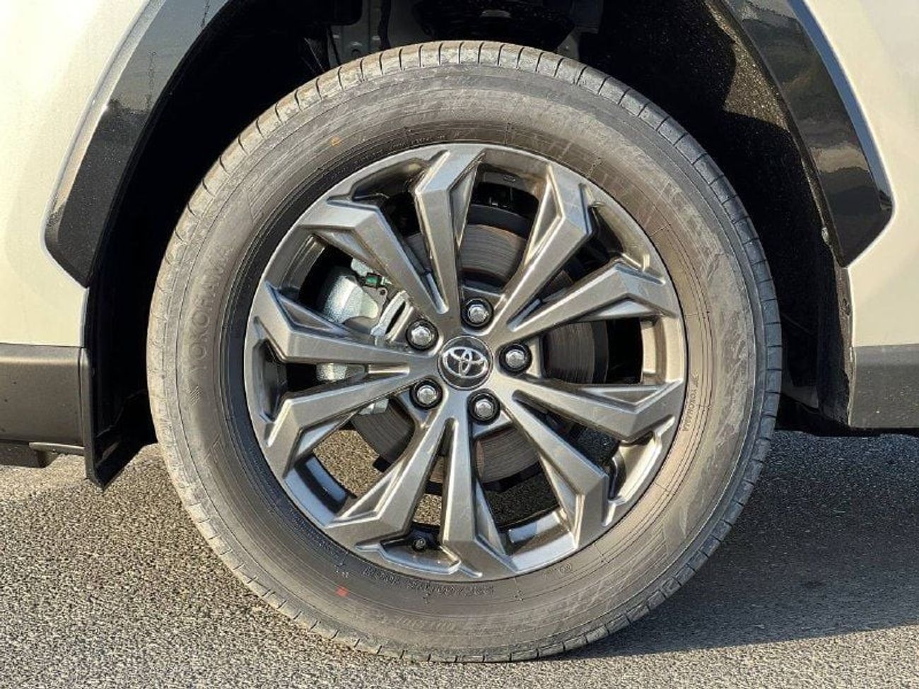 تويوتا راف ٤ 2.0L PTR A/T // 2025 // FULL OPTION WITH 360 CAMERA , RADAR , WIRELESS CHARGE //SPECIAL OFFER // BY