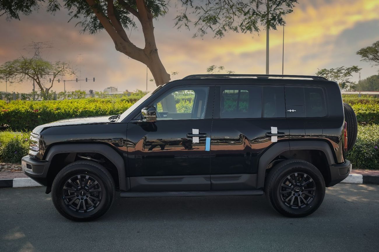 BYD Leopard 5 2025 BYD Leopard 5 Pilot Edition R18 Black in beige 0Km