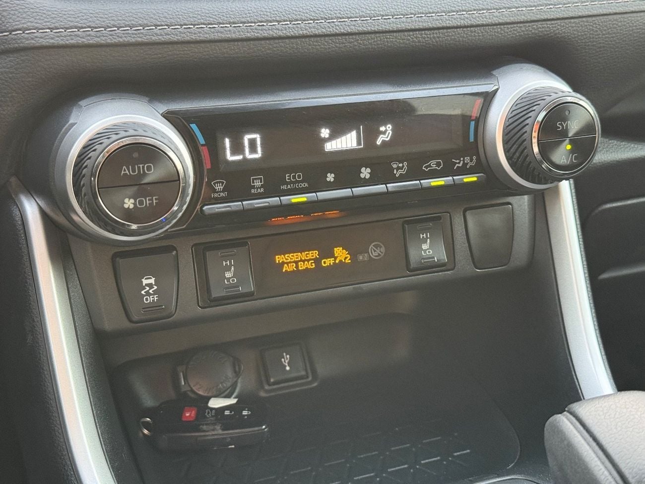 تويوتا راف ٤ XLE 2.5L