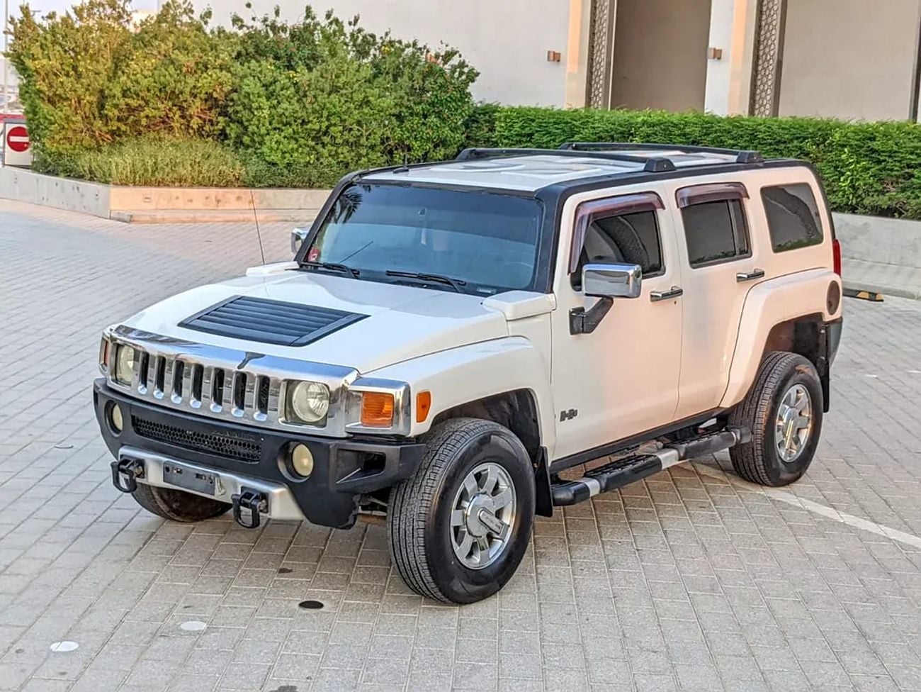 هامر H3 GCC Premium Condition With Leather seats Navigation Low Km Perfect Family Suv