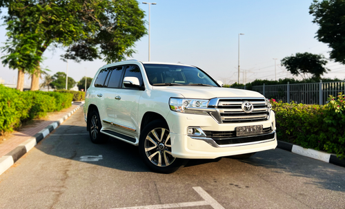 Toyota Land Cruiser GXR V8