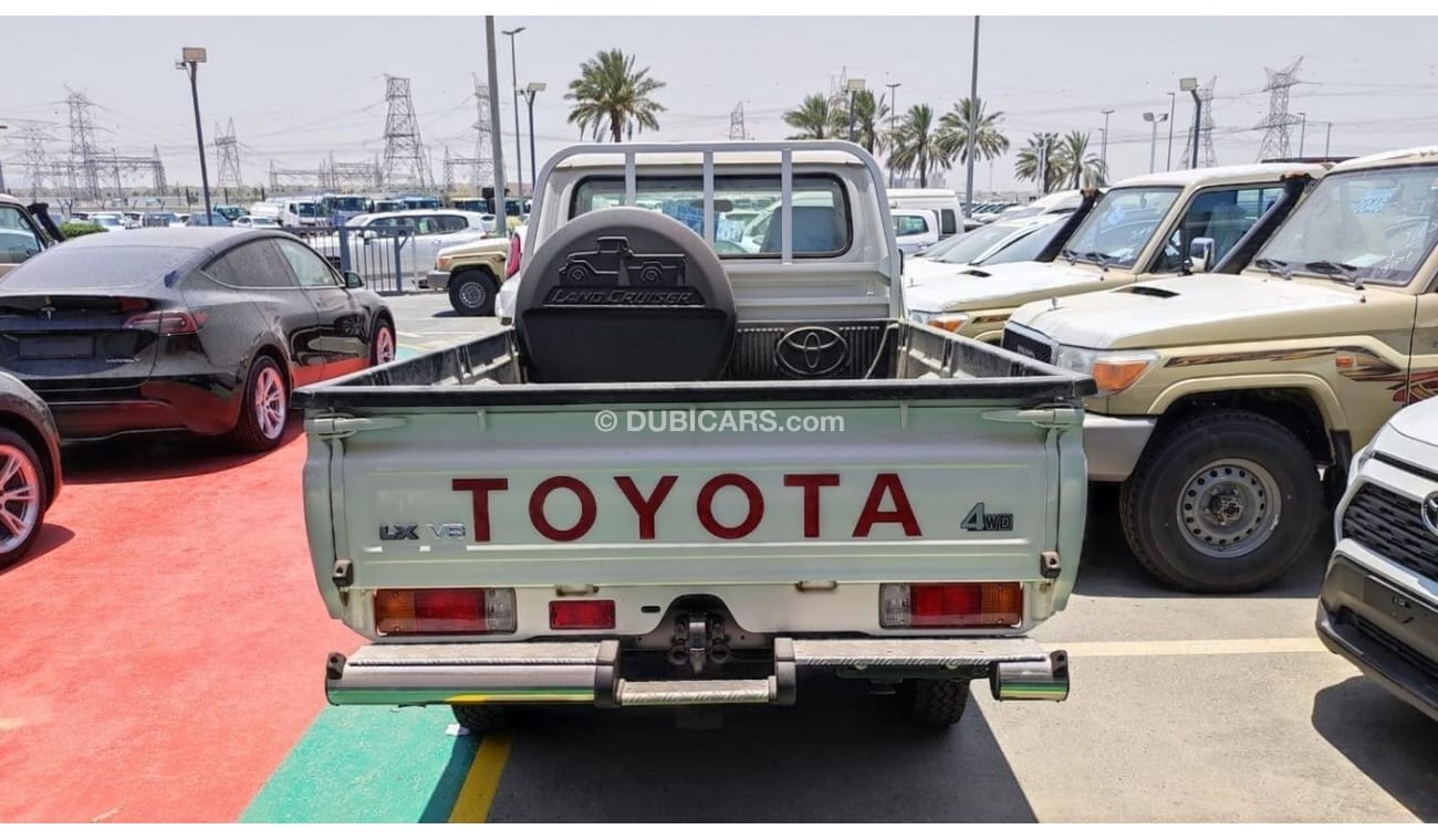 Toyota Land Cruiser Pick Up Toyota Land Cruiser Pick Up Single Cabin M/T 4.5L V8 Diesel 4X4 White color