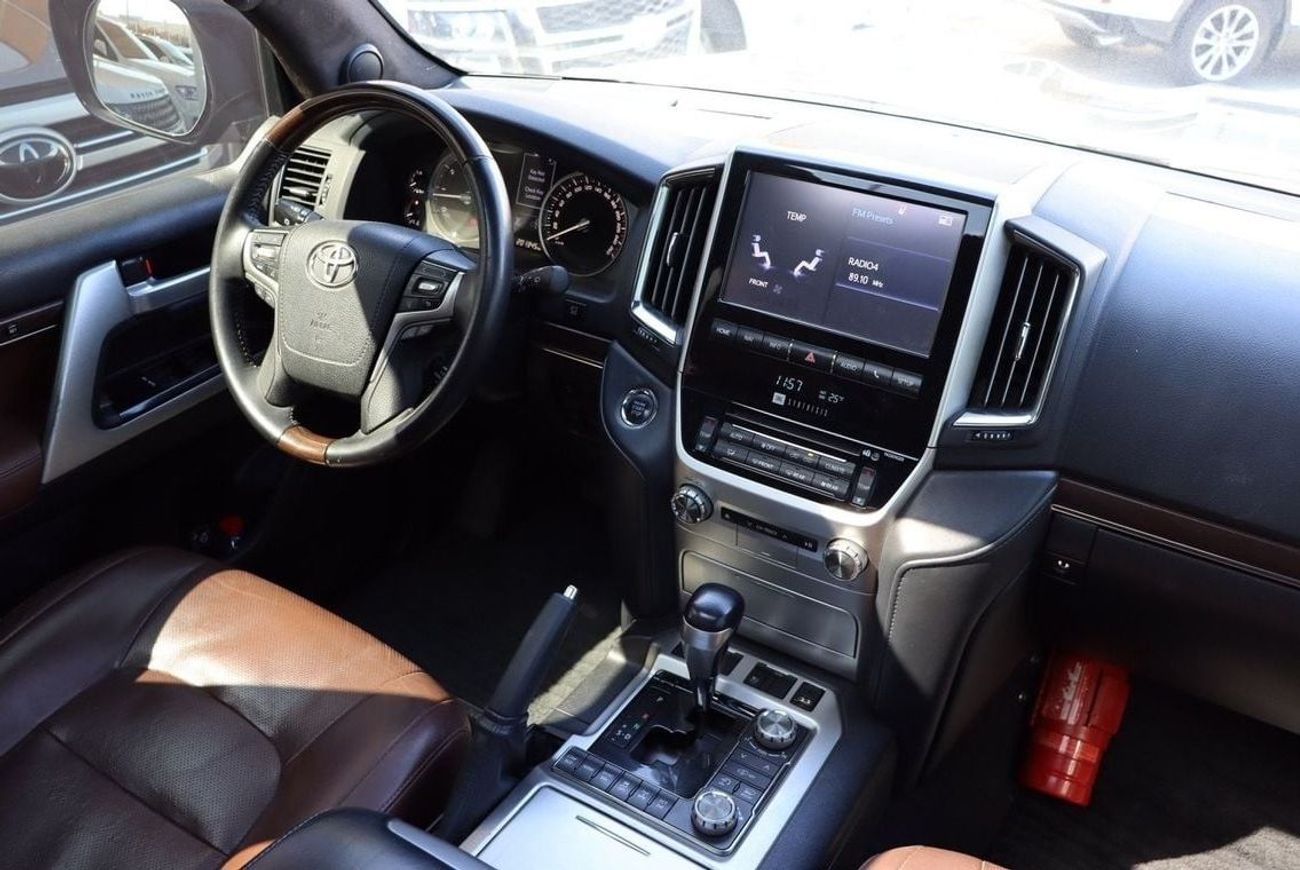 تويوتا لاند كروزر VXR 5.7L 4WD Toyota Land Cruiser VX.R 5.7L / 2018 / GCC / Original Paint